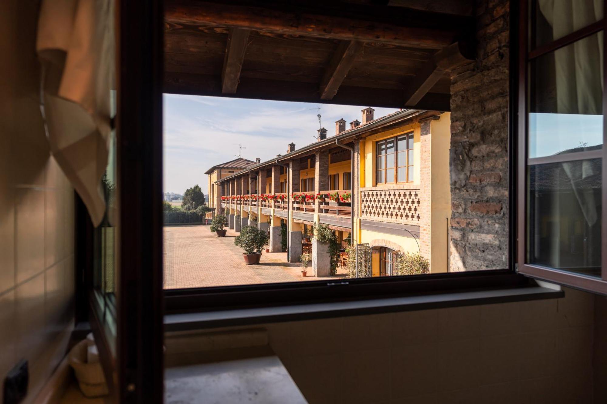 Agriturismo Bassanella Treviglio Exterior photo